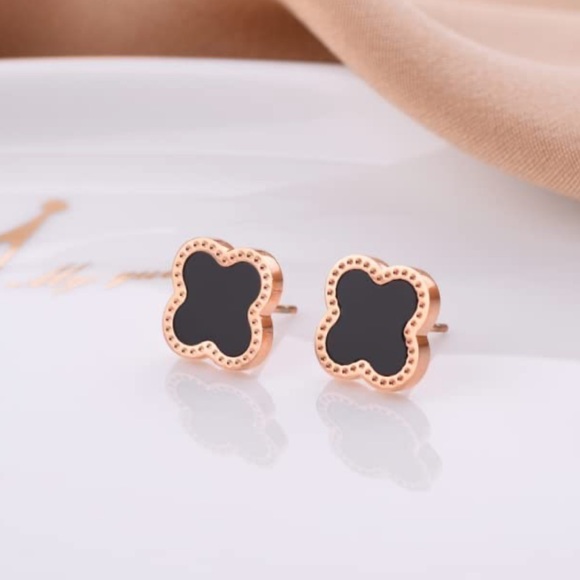 BRAND NEW Four Leaf Clover Jewelry set(Earrings,Necklace and Bracelet) - Picture 3 of 5